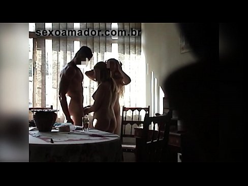 ❤️ Sex kamarádky pozvou obřího muže a trojku s ním Porno video u nás ☑