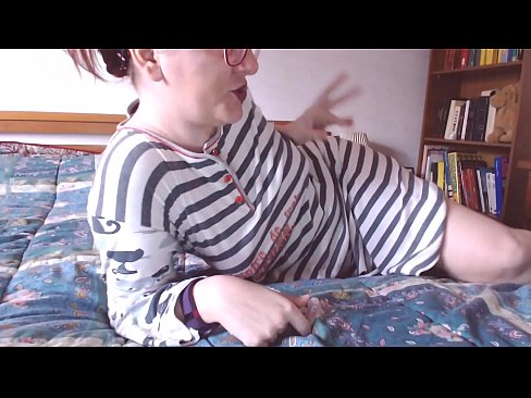 ❤️ Vezmi si to velké černé péro do pusy, malá otrokyně Porno video u nás ☑