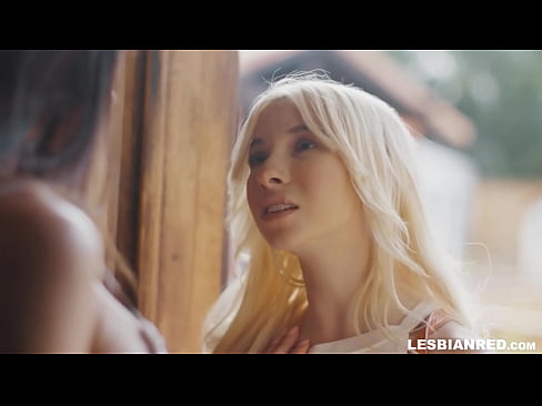❤️ Dívka se po několika měsících vrátí domů a skončí u lízání kundy své nevlastní matky Porno video u nás ☑