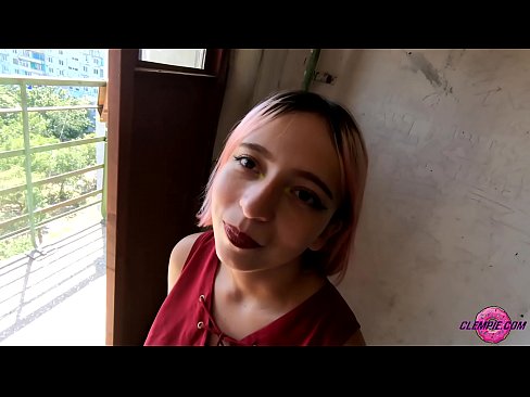 ❤️ Studentka smyslně kouří cizince ve vnitrozemí - sperma na tváři Porno video u nás ☑